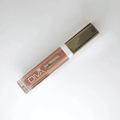 Amanda Milano Diva Matte Lip Color 02.