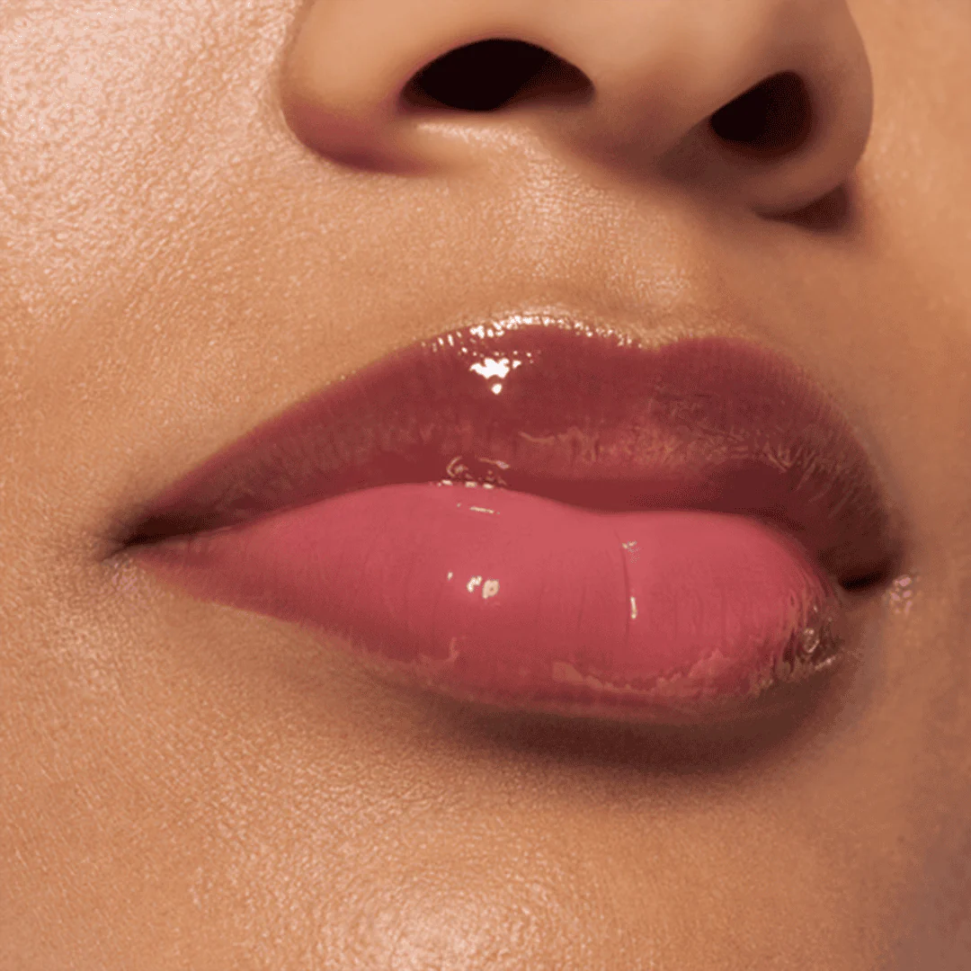 Essence The Super Peptide Glossy Lip Treatment 06 Plum Fection. - Image 2